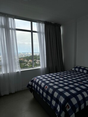 2 bedrooms, desk, iron/ironing board, WiFi - Forget your worries in this airy, serene and luxurious  space. (Berea)