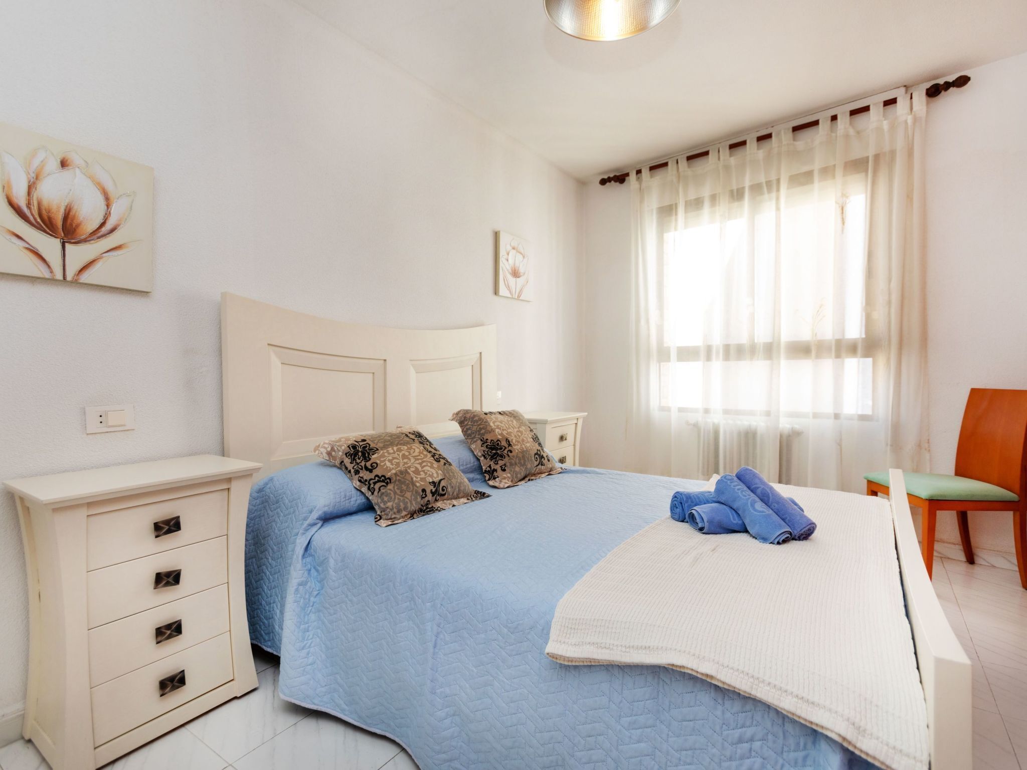 3 slaapkamers, een bureau, een strijkplank/strijkijzer, wifi