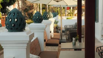 Daily full breakfast (USD 9 per person)