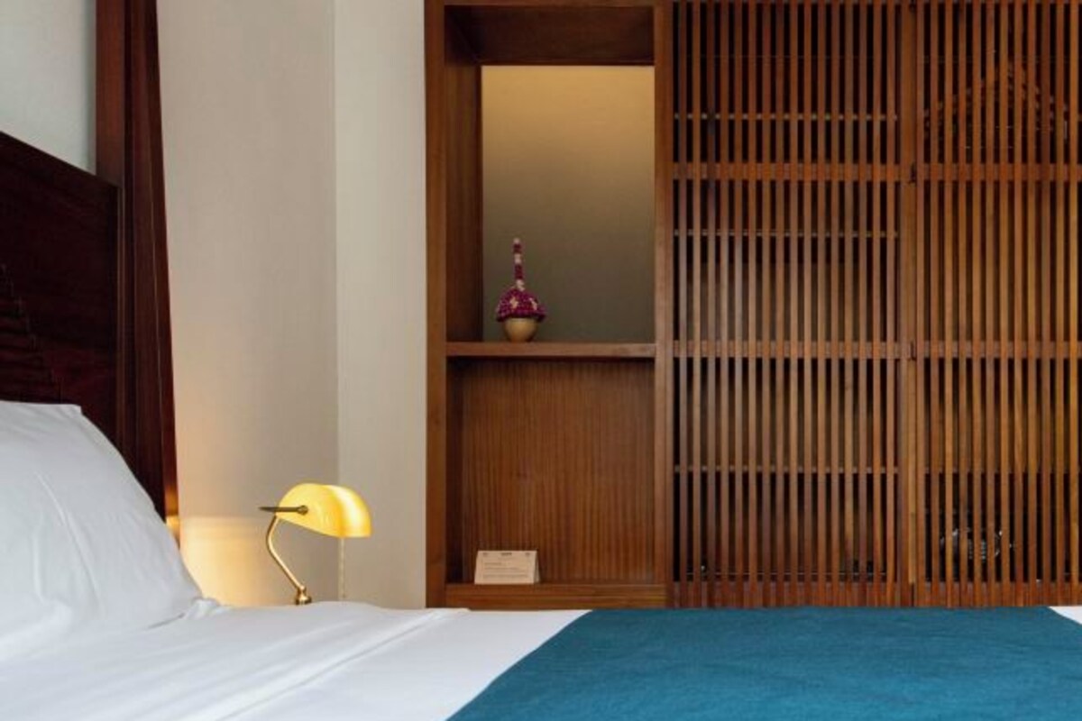 Select Comfort beds, minibar, WiFi (free), bed sheets