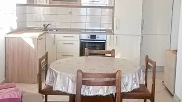 Appartement, 3 chambres, fumeurs, balcon | Cuisine privée