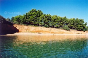 Beach - Sea View Apartment Serene, Sleeps 7 (Tkon)