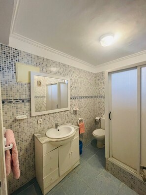 아파트, 침실 2개, 흡연 | 욕실 샤워