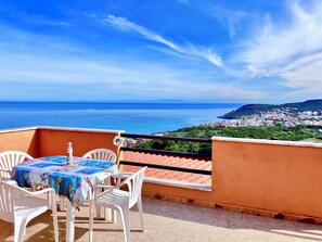 Leilighet, 3 soverom, balkong, havutsikt | Terrasse/patio