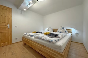 3 bedrooms, iron/ironing board, travel cot, free WiFi - Apartment in Untertauern near Ski Slopes (Untertauern)