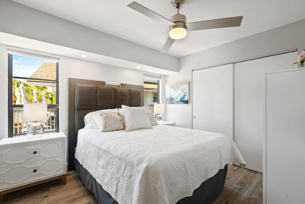 2 室のベッドルーム、セーフティボックス (室内)、デスク、アイロン / アイロン台