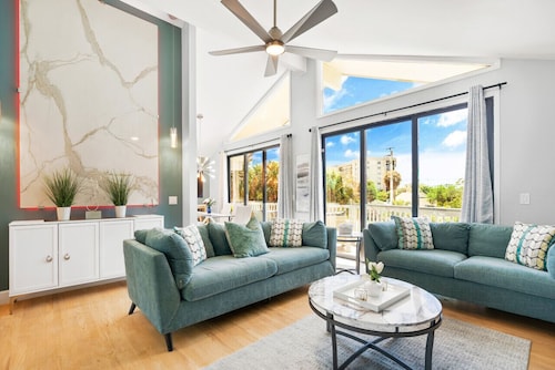Beach Rd, 300ft to Beach Access & 500ft to Siesta Key Village, 2bdr