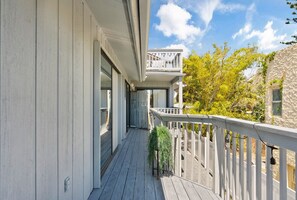 Property grounds - Beach Rd, 300ft to Beach Access & 500ft to Siesta Key Village, 2bdr (Siesta Key)