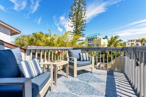 Property grounds - Beach Rd, 300ft to Beach Access & 500ft to Siesta Key Village, 2bdr & Studio (Siesta Key)