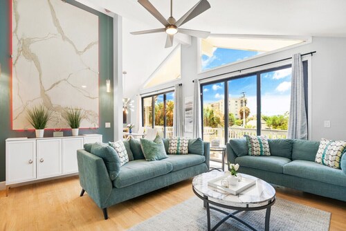 Beach Rd, 300ft to Beach Access & 500ft to Siesta Key Village, 2bdr & Studio