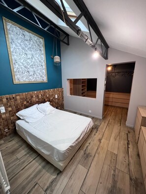 3 Schlafzimmer, Schreibtisch, Bügeleisen/Bügelbrett, WLAN