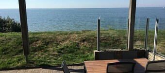 Dijkvilla on the IJsselmeer