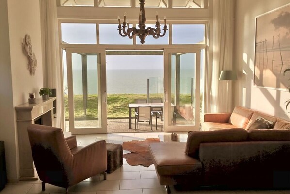 Smart TV, DVD player