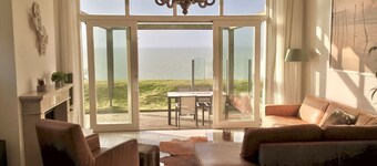 Dijkvilla on the IJsselmeer