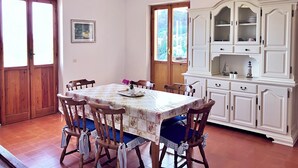 Appartement, 3 chambres, balcon, vue sur l’océan | Salle à manger