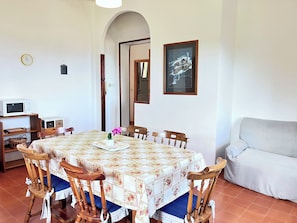 Apartamento, 3 quartos, sacada, vista para o oceano | Sala de jantar