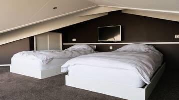 5 Schlafzimmer, Reisekinderbett
