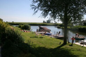 Property grounds - Holiday home Satijnduiker (Makkum)