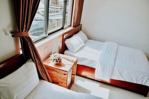 Desk, free WiFi - talofofo hotel (Da Nang)
