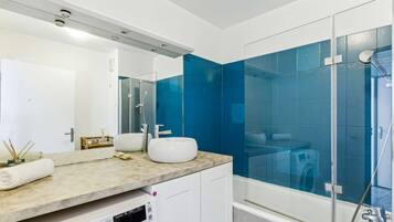 Shower, towels
