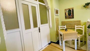 Departamento, 1 habitación, para fumadores | Comedor