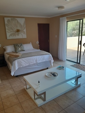 Deluxe Studio Suite | Living area