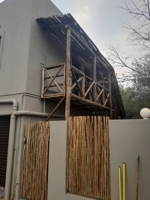 Deluxe Apartment, 1 Bedroom, Non Smoking, Garden View | Free WiFi, bed sheets - Kruger Bush Retreat (Nkomazi)