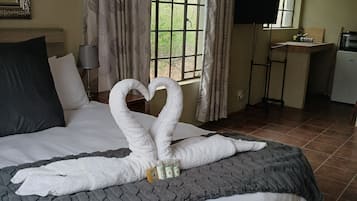Superior Studio, Pool View | 1 bedroom, free WiFi, bed sheets