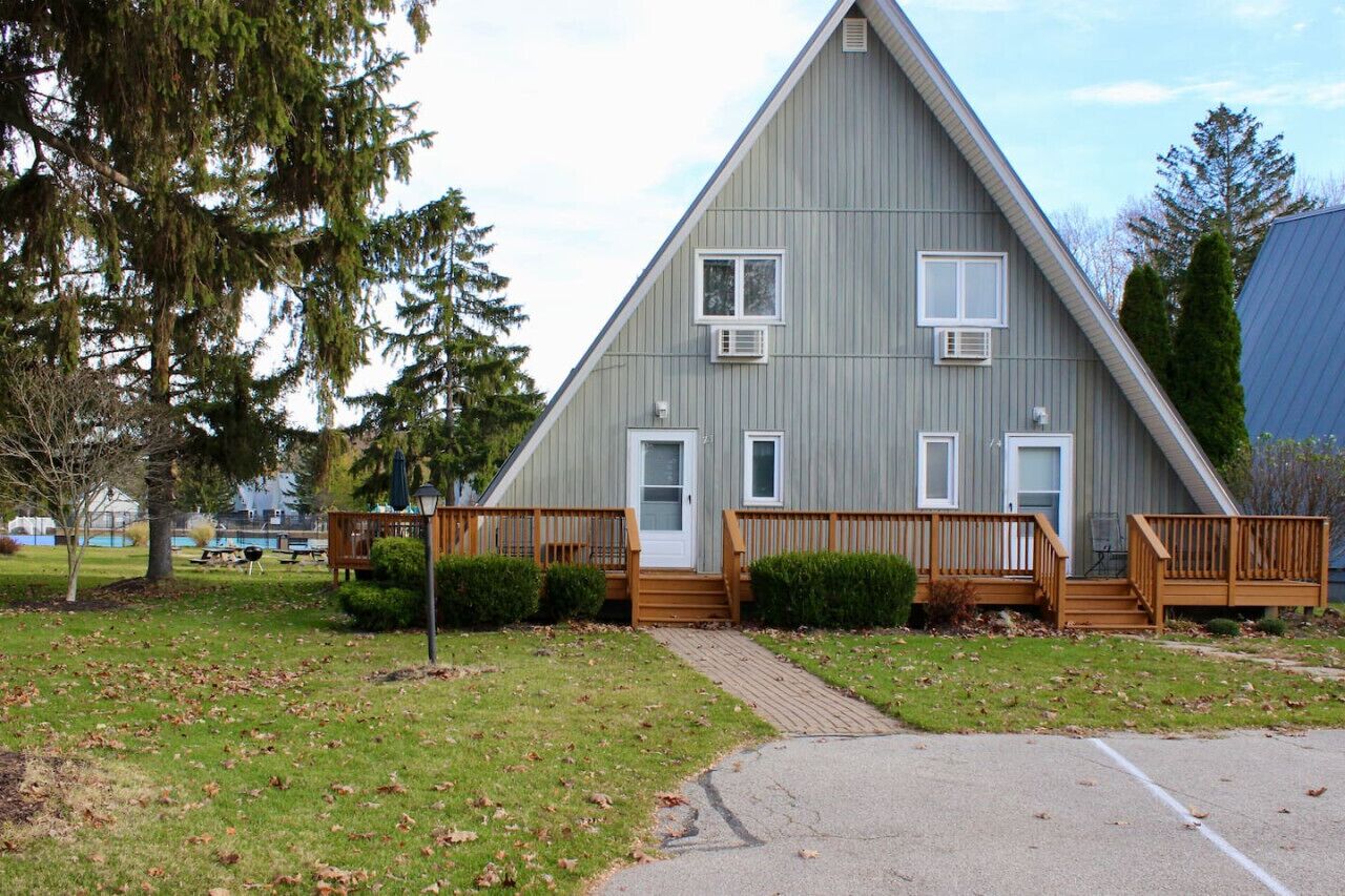 Chalet on the Lake 73 w/ Beach Access, Pools, Sport Courts, Fishing Pond & more!