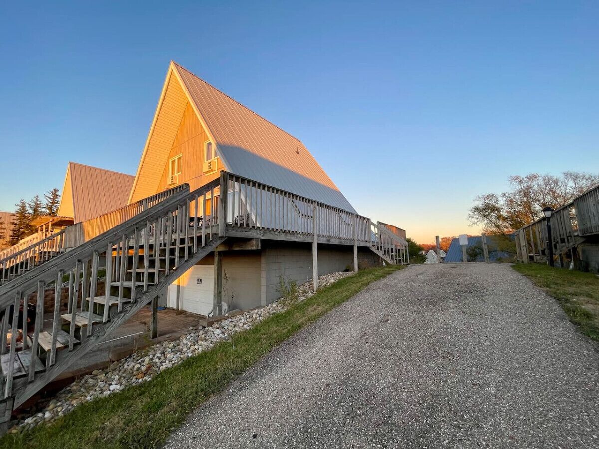Lakefront Chalet #29 w/ Beach Access, Pools, Sport Courts, Fishing Pond & more!