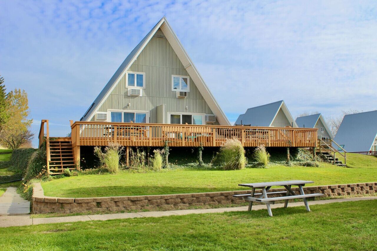 Lakefront Chalet #17 w/ Beach Access, Pools, Sport Courts, Fishing Pond & more!