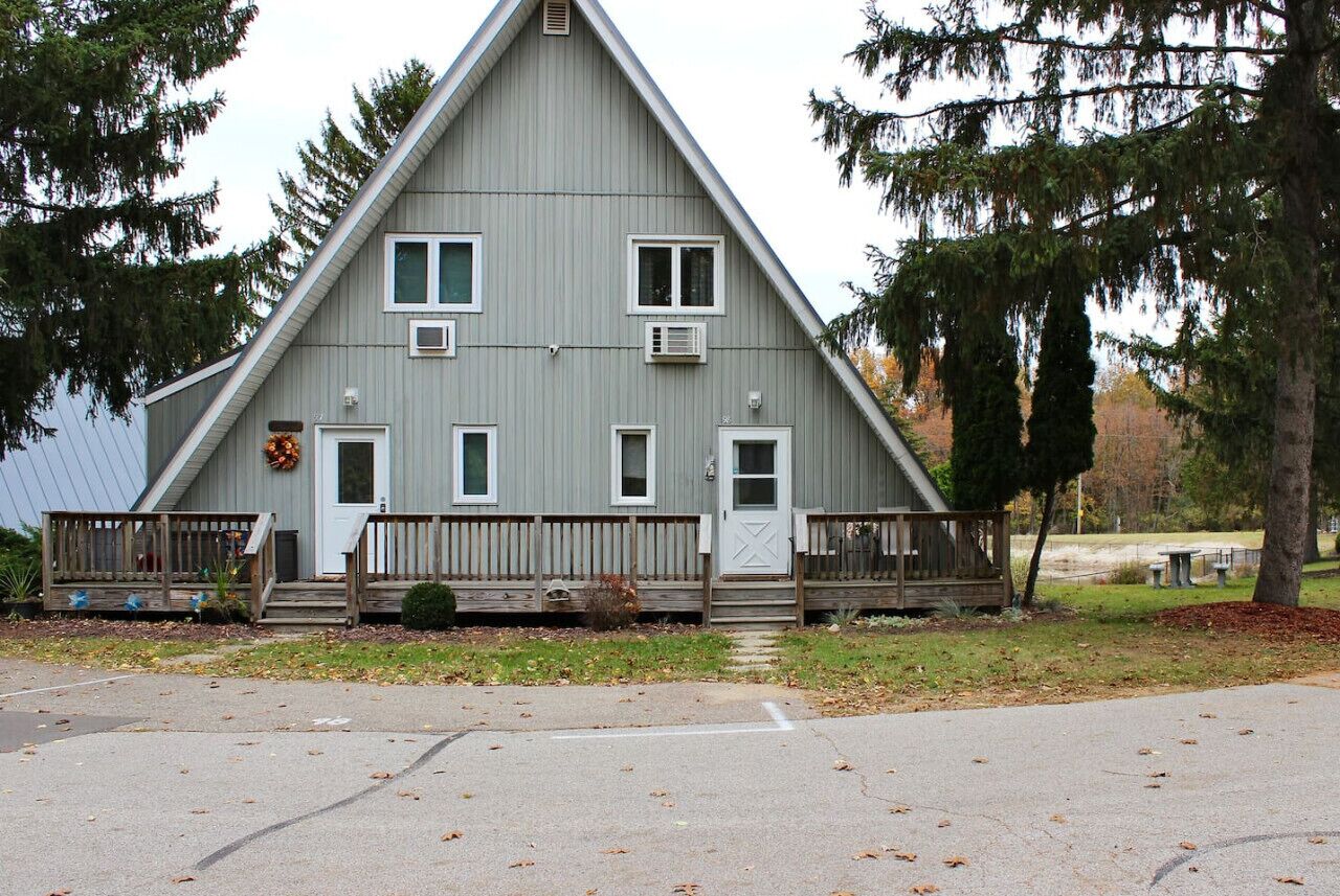 Chalet on the Lake 98 w/ Beach Access, Pools, Sport Courts, Fishing Pond & more!