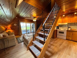 TV - Chalet on the Lake 68 w/ Beach Access, Pools, Sport Courts, Fishing Pond & more! (Stevensville)