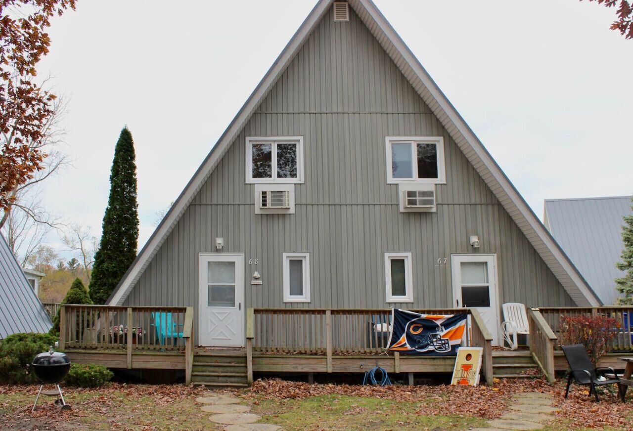 Chalet on the Lake 68 w/ Beach Access, Pools, Sport Courts, Fishing Pond & more!