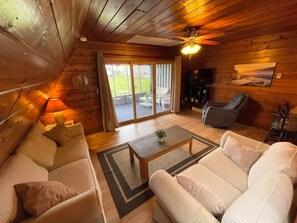 TV - Chalet on the Lake 68 w/ Beach Access, Pools, Sport Courts, Fishing Pond & more! (Stevensville)