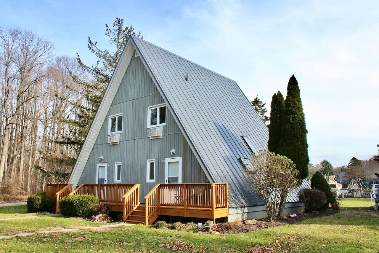Chalet on the Lake 74 w/ Beach Access, Pools, Sport Courts, Fishing Pond & more!