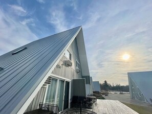 Exterior - Lakefront Chalet #8 with Beach Access, Pools, Sport Courts, Fishing Pond & more! (Stevensville)