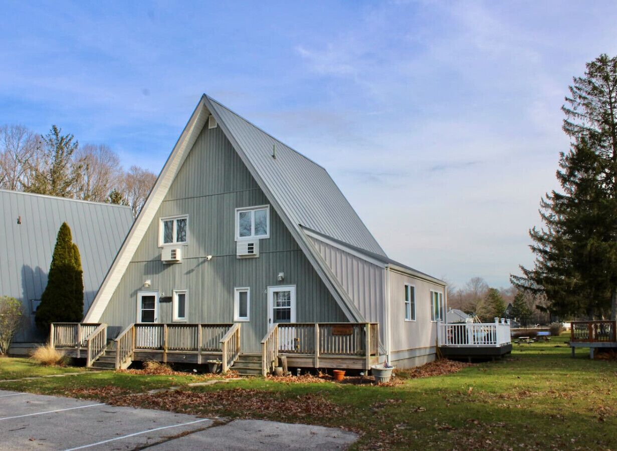 Chalet on the Lake 76 w/ Beach Access, Pools, Sport Courts, Fishing Pond & more!