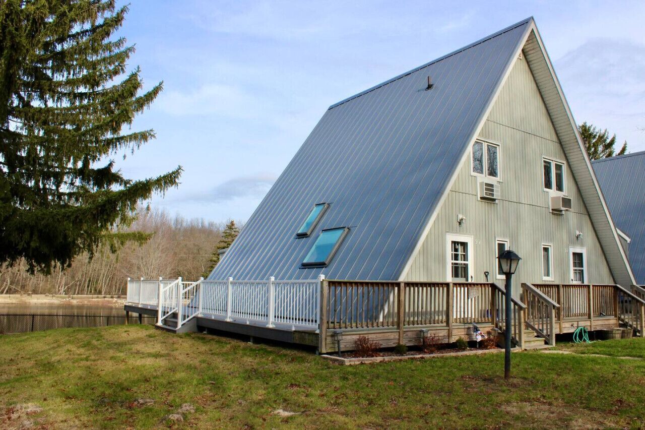 Chalet on the Lake 91 w/ Beach Access, Pools, Sport Courts, Fishing Pond & more!