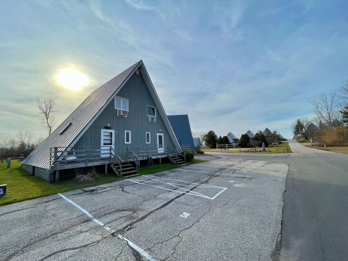 Chalet on the Lake 56 w/ Beach Access, Pools, Sport Courts, Fishing Pond & more!