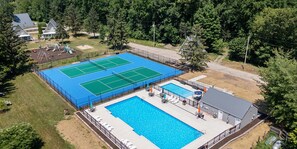 Sports court - Chalet on the Lake 56 w/ Beach Access, Pools, Sport Courts, Fishing Pond & more! (Stevensville)