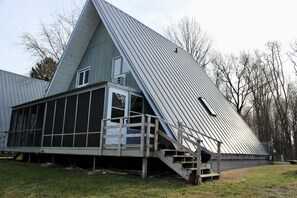 Exterior - Chalet on the Lake 93 w/ Beach Access, Pools, Sport Courts, Fishing Pond & more! (Stevensville)