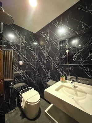 Standard Double Room, 1 Double Bed, Non Smoking | Bathroom | Shower, free toiletries, towels, soap - Tuna Boutique Hotel (Patong)