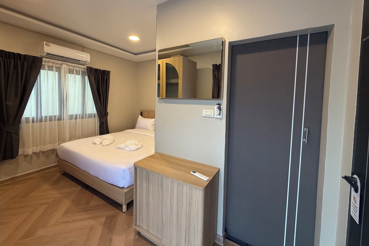 Habitación Deluxe doble | Ropa de cama de alta calidad, wifi gratis, decoración individual