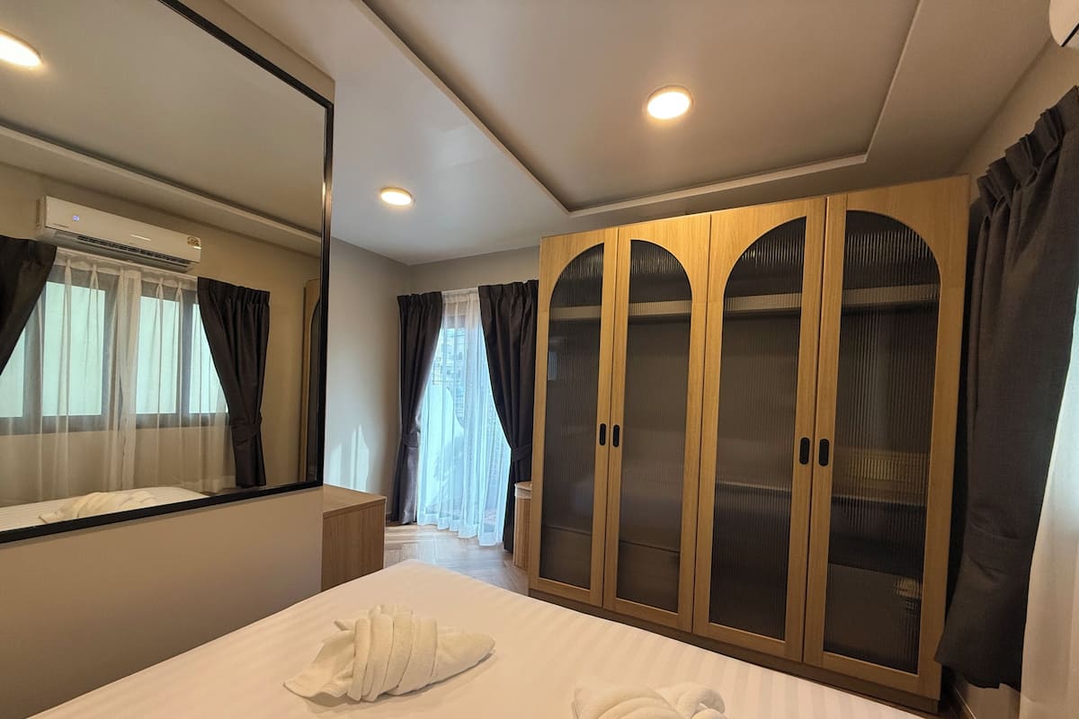 Habitación doble superior, 1 cama doble, no fumadores, vistas a la ciudad | Ropa de cama de alta calidad, wifi gratis, decoración individual