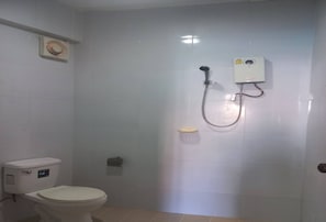 Bathroom - OYO 75474 Funkey Fulung Andy & Tan Guest House (Pattaya)