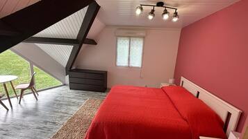 4 soverom, strykejern/-brett, reiseseng for barn og wi-fi (inkludert)