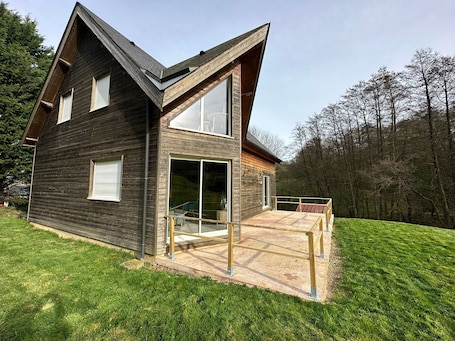 Exterior. CLECY 14570