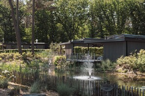 Property grounds - This amazing Eco-Lodge designed by an architect is highly luxurious and completely furnished for four persons. (Rhenen)