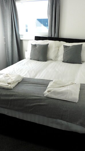 3 chambres, fer et planche à repasser, Wi-Fi, draps fournis